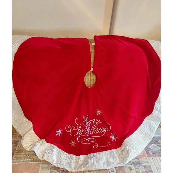 Christmas Tree Skirt Velvet Red and White Embroidered Merry Christmas - Picture 5 of 5